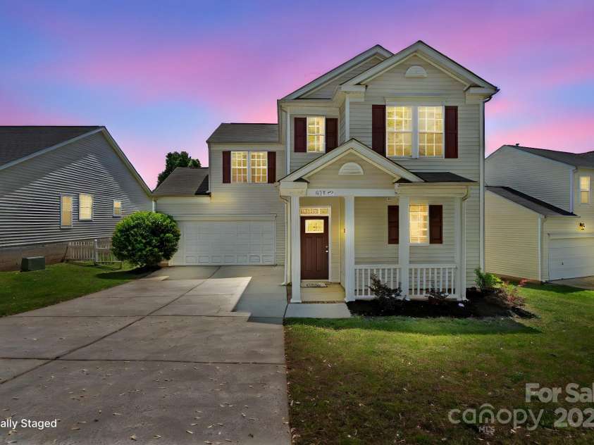 6135 Raisin Tree Lane, Charlotte, NC 28215.  MLS# CAR4247782, YatesRealty ID 9163. 