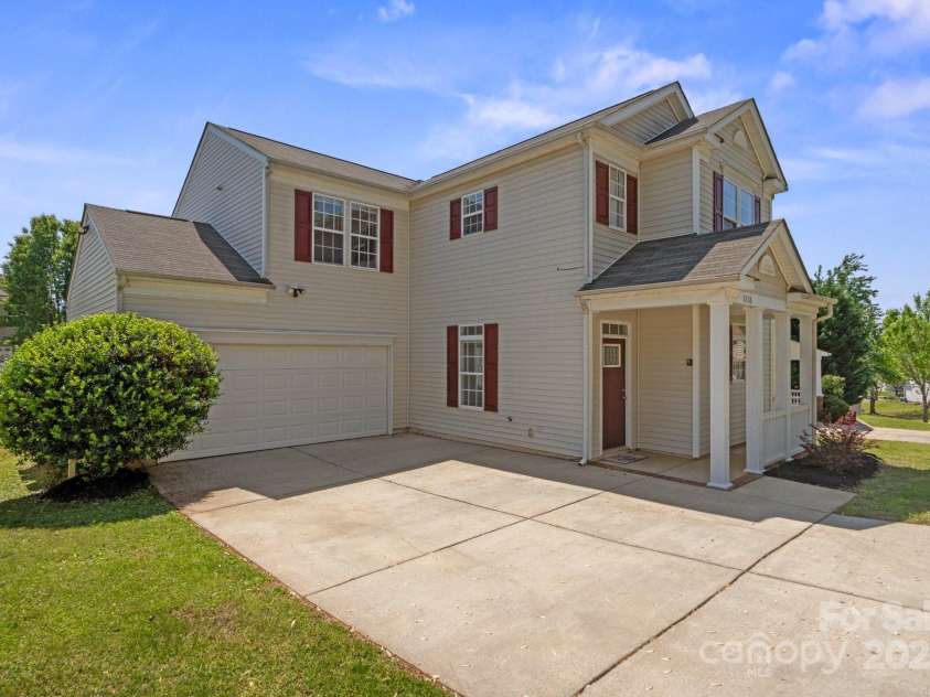 6135 Raisin Tree Lane, Charlotte, NC 28215.  MLS# CAR4247782, YatesRealty ID 9163. 