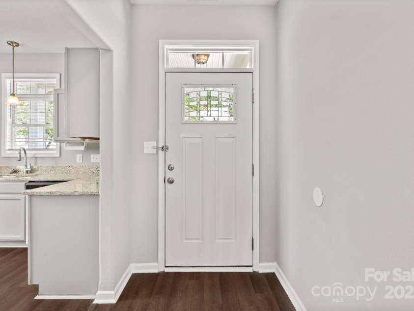 6135 Raisin Tree Lane, Charlotte, NC 28215.  MLS# CAR4247782, YatesRealty ID 9163. 