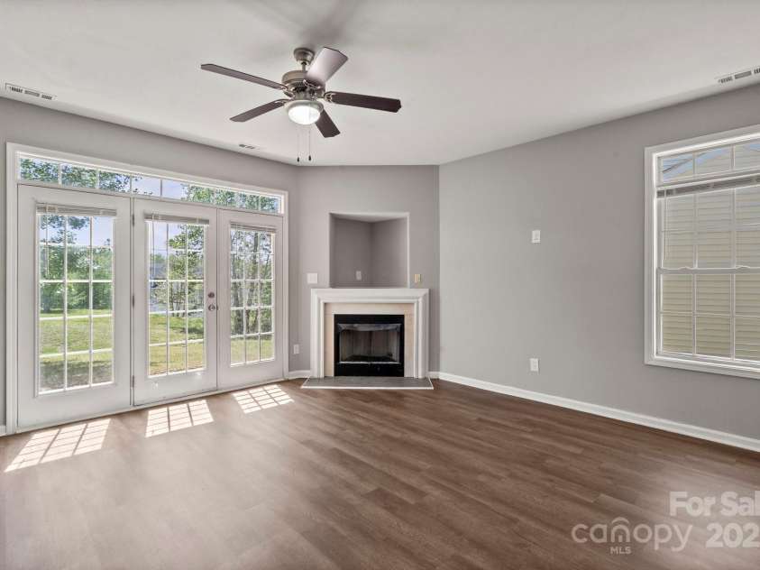 6135 Raisin Tree Lane, Charlotte, NC 28215.  MLS# CAR4247782, YatesRealty ID 9163. 