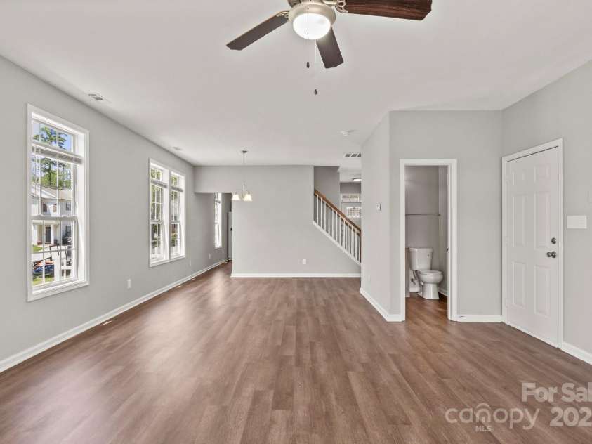 6135 Raisin Tree Lane, Charlotte, NC 28215.  MLS# CAR4247782, YatesRealty ID 9163. 