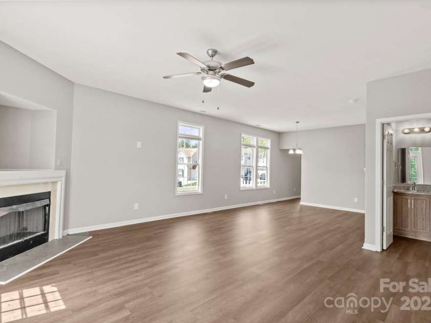 6135 Raisin Tree Lane, Charlotte, NC 28215.  MLS# CAR4247782, YatesRealty ID 9163. 