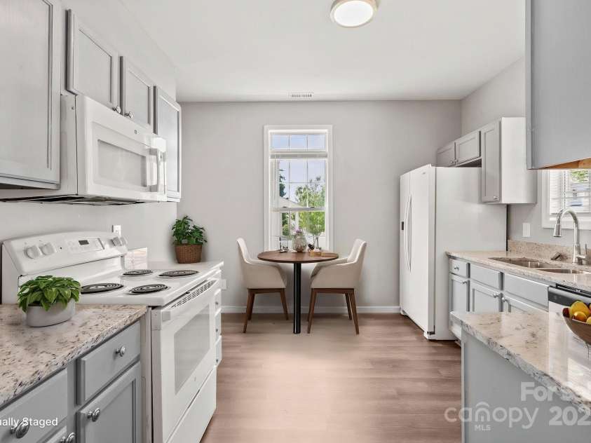 6135 Raisin Tree Lane, Charlotte, NC 28215.  MLS# CAR4247782, YatesRealty ID 9163. 