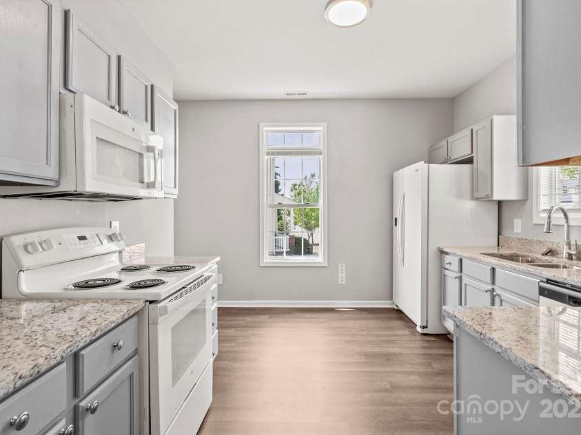 6135 Raisin Tree Lane, Charlotte, NC 28215.  MLS# CAR4247782, YatesRealty ID 9163. 