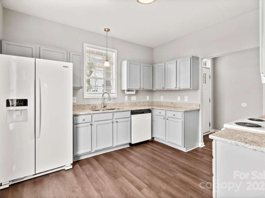 6135 Raisin Tree Lane, Charlotte, NC 28215.  MLS# CAR4247782, YatesRealty ID 9163. 