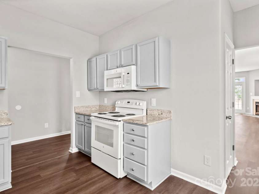 6135 Raisin Tree Lane, Charlotte, NC 28215.  MLS# CAR4247782, YatesRealty ID 9163. 