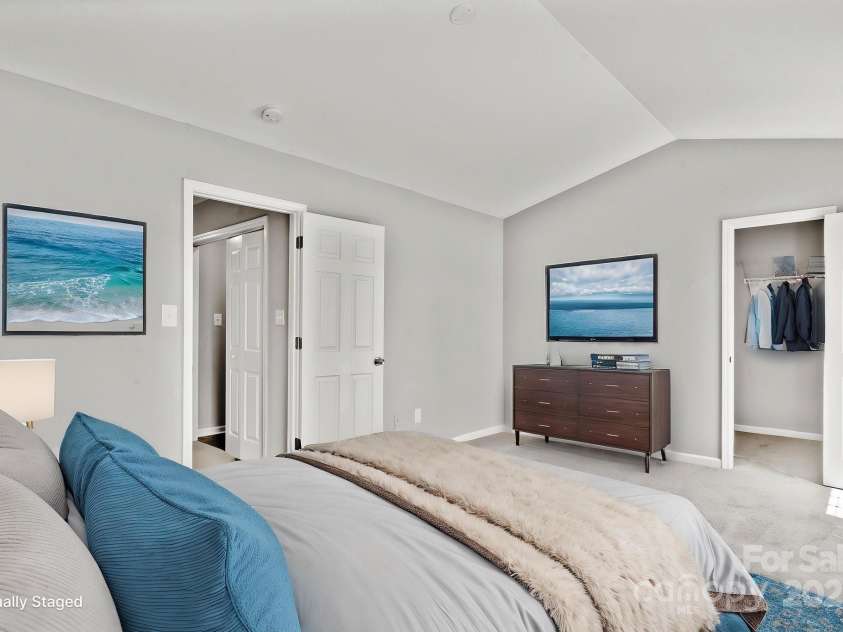 6135 Raisin Tree Lane, Charlotte, NC 28215.  MLS# CAR4247782, YatesRealty ID 9163. 