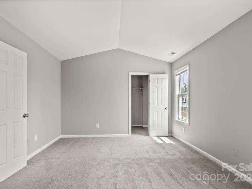 6135 Raisin Tree Lane, Charlotte, NC 28215.  MLS# CAR4247782, YatesRealty ID 9163. 