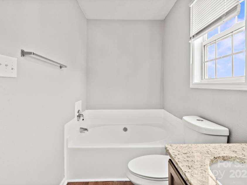 6135 Raisin Tree Lane, Charlotte, NC 28215.  MLS# CAR4247782, YatesRealty ID 9163. 