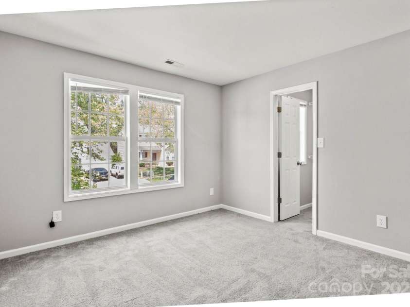 6135 Raisin Tree Lane, Charlotte, NC 28215.  MLS# CAR4247782, YatesRealty ID 9163. 