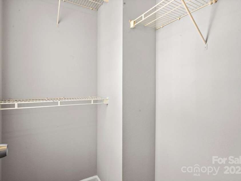 6135 Raisin Tree Lane, Charlotte, NC 28215.  MLS# CAR4247782, YatesRealty ID 9163. 