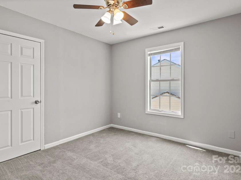 6135 Raisin Tree Lane, Charlotte, NC 28215.  MLS# CAR4247782, YatesRealty ID 9163. 