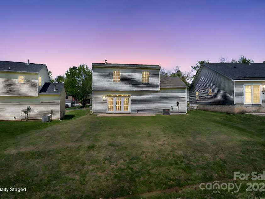 6135 Raisin Tree Lane, Charlotte, NC 28215.  MLS# CAR4247782, YatesRealty ID 9163. 