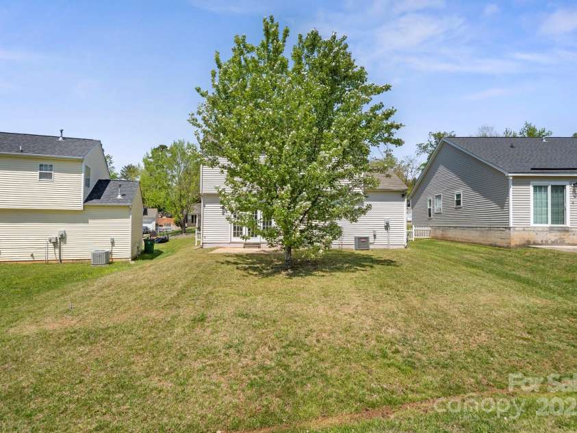6135 Raisin Tree Lane, Charlotte, NC 28215.  MLS# CAR4247782, YatesRealty ID 9163. 