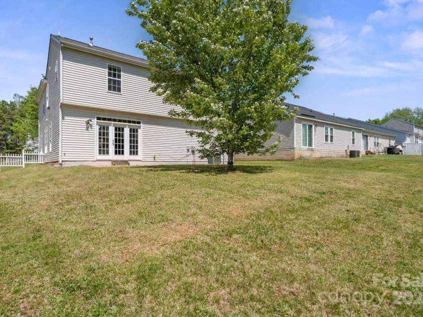 6135 Raisin Tree Lane, Charlotte, NC 28215.  MLS# CAR4247782, YatesRealty ID 9163. 