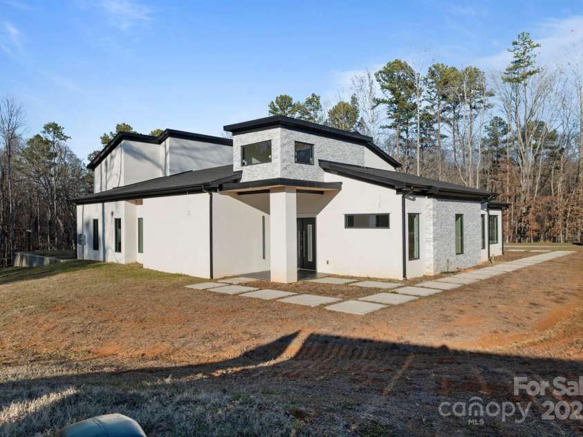 15650 Youngblood Road, Charlotte, NC 28278.  MLS# CAR4211396, YatesRealty ID 9164. 