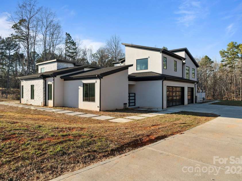 15650 Youngblood Road, Charlotte, NC 28278.  MLS# CAR4211396, YatesRealty ID 9164. 