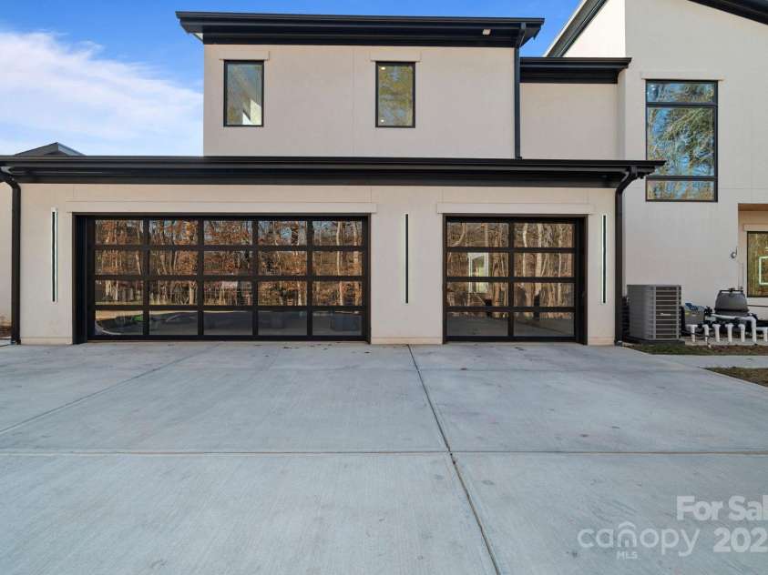 15650 Youngblood Road, Charlotte, NC 28278.  MLS# CAR4211396, YatesRealty ID 9164. 