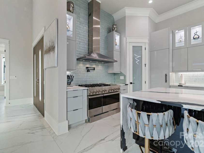 15650 Youngblood Road, Charlotte, NC 28278.  MLS# CAR4211396, YatesRealty ID 9164. 