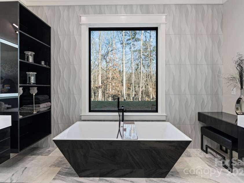 15650 Youngblood Road, Charlotte, NC 28278.  MLS# CAR4211396, YatesRealty ID 9164. 