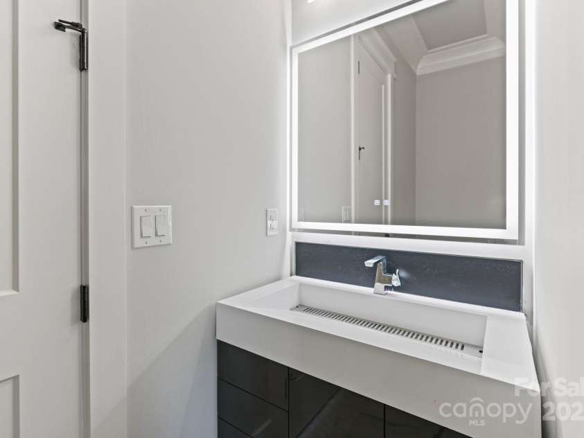 15650 Youngblood Road, Charlotte, NC 28278.  MLS# CAR4211396, YatesRealty ID 9164. 
