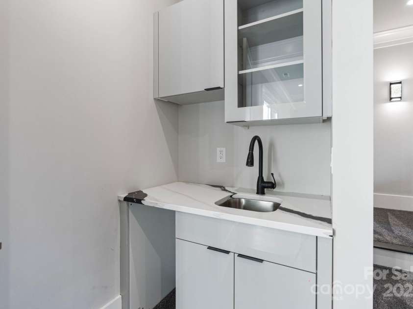 15650 Youngblood Road, Charlotte, NC 28278.  MLS# CAR4211396, YatesRealty ID 9164. 