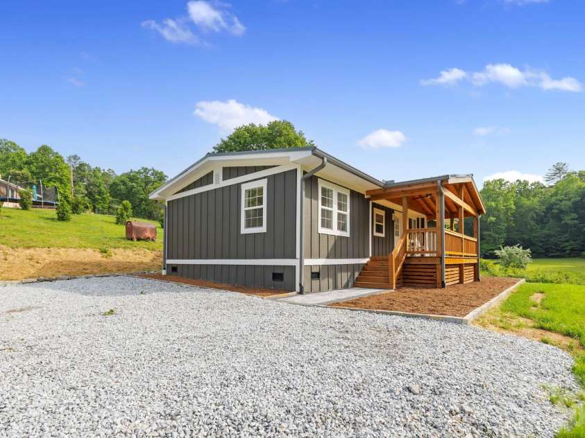 431 Pole Miller Extension, Brevard, NC 28712.  MLS# CAR4269813, YatesRealty ID 9165. 