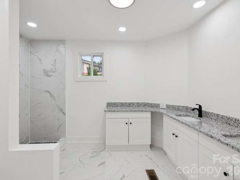 431 Pole Miller Extension, Brevard, NC 28712.  MLS# CAR4269813, YatesRealty ID 9165. 