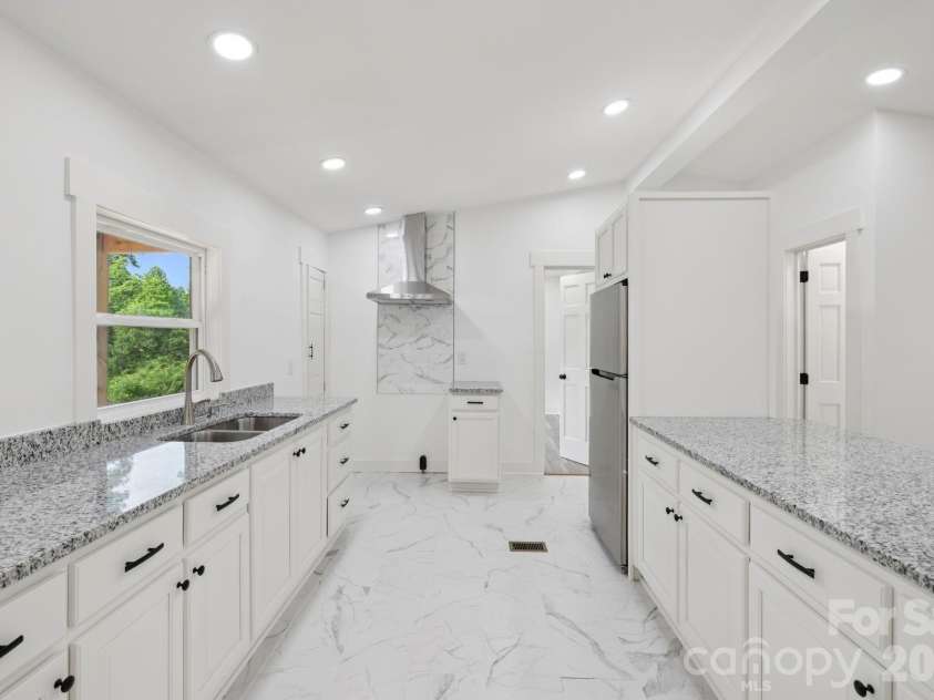431 Pole Miller Extension, Brevard, NC 28712.  MLS# CAR4269813, YatesRealty ID 9165. Beautiful clean finishes in kitchen.