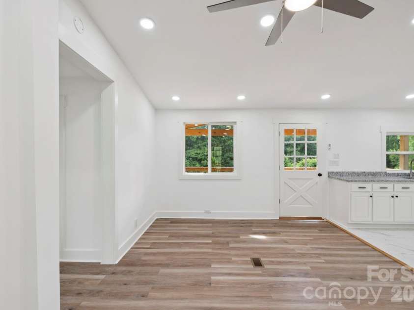 431 Pole Miller Extension, Brevard, NC 28712.  MLS# CAR4269813, YatesRealty ID 9165. Clean lines and bright open spaces!