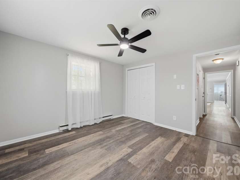 3244 25th Street Court, Hickory, NC 28601.  MLS# CAR4363360, YatesRealty ID 9166. 