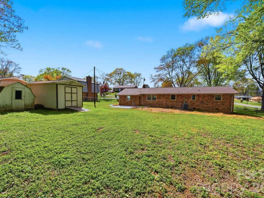 3244 25th Street Court, Hickory, NC 28601.  MLS# CAR4363360, YatesRealty ID 9166. 
