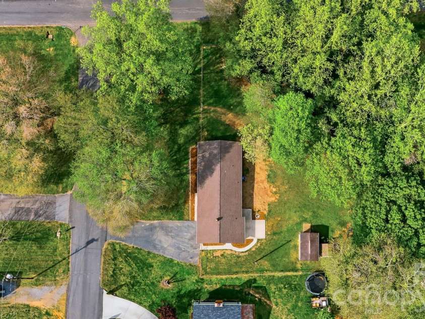 3244 25th Street Court, Hickory, NC 28601.  MLS# CAR4363360, YatesRealty ID 9166. 