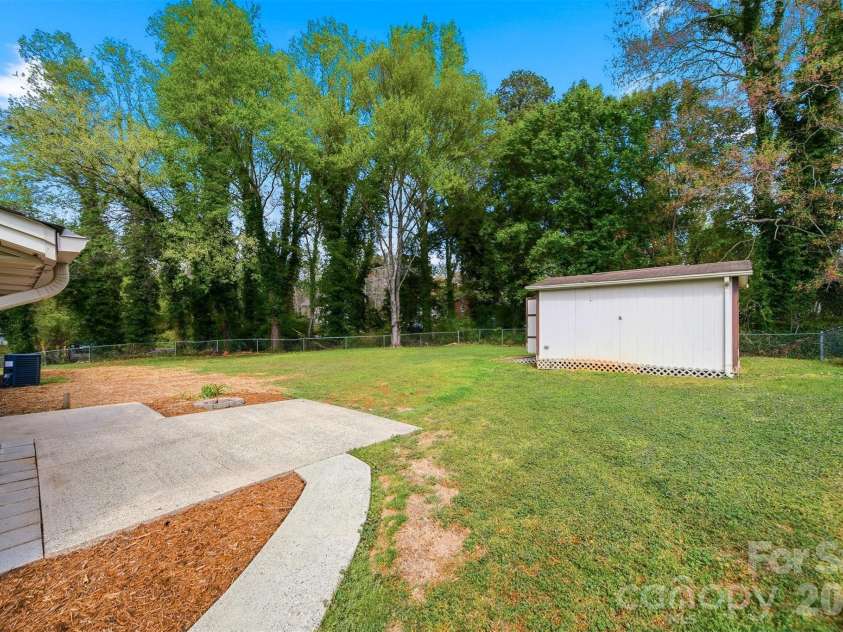 3244 25th Street Court, Hickory, NC 28601.  MLS# CAR4363360, YatesRealty ID 9166. Back patio for entertaining. 