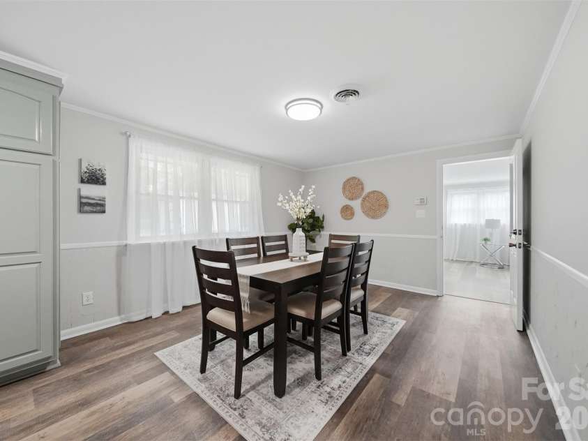 3244 25th Street Court, Hickory, NC 28601.  MLS# CAR4363360, YatesRealty ID 9166. Dining area in Kitchen 