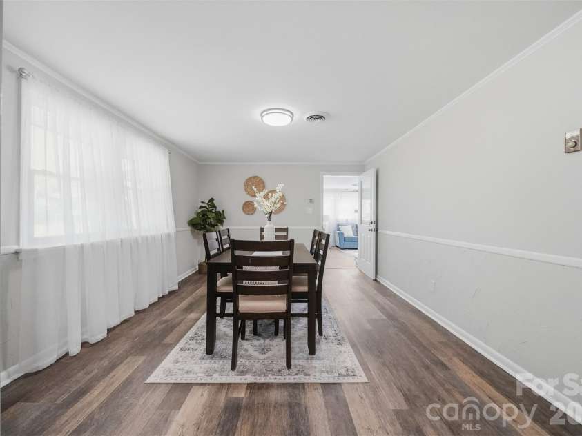 3244 25th Street Court, Hickory, NC 28601.  MLS# CAR4363360, YatesRealty ID 9166. Dining room 