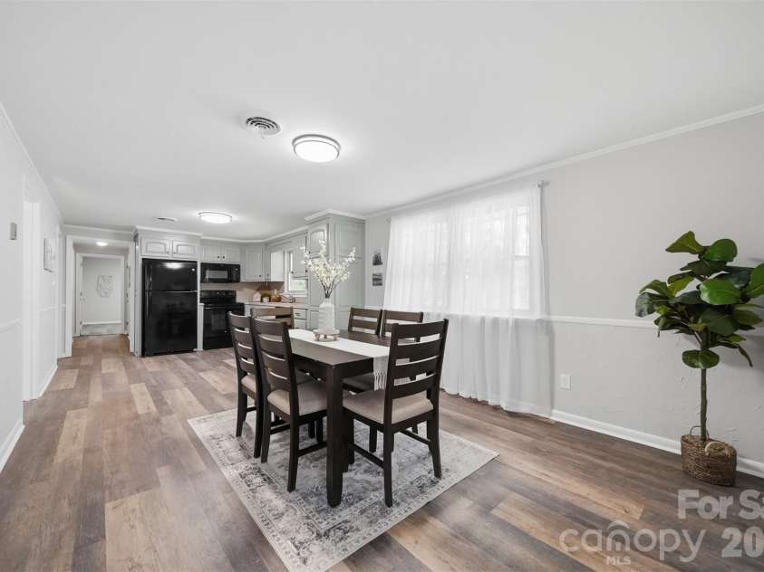 3244 25th Street Court, Hickory, NC 28601.  MLS# CAR4363360, YatesRealty ID 9166. Dining room in Kitchen 