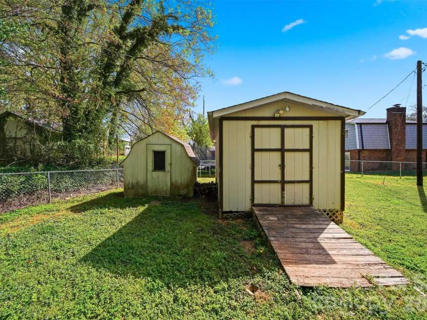 3244 25th Street Court, Hickory, NC 28601.  MLS# CAR4363360, YatesRealty ID 9166. Out building 