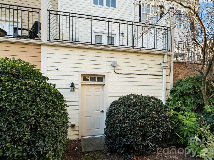 2060 Ayrsley Town Boulevard, Charlotte, NC 28273.  MLS# CAR4360899, YatesRealty ID 9167. 