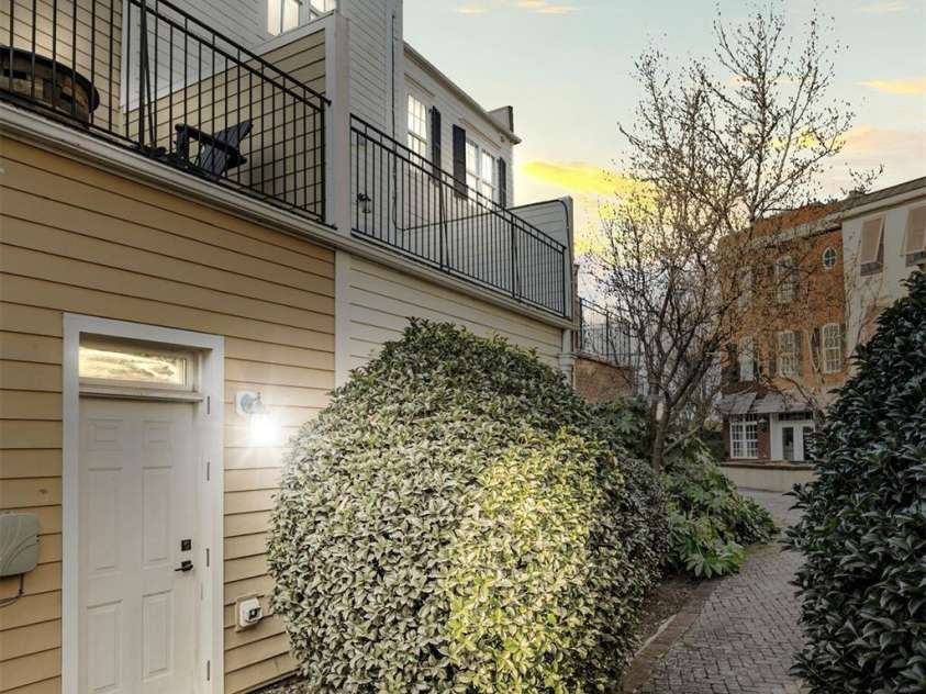 2060 Ayrsley Town Boulevard, Charlotte, NC 28273.  MLS# CAR4360899, YatesRealty ID 9167. 