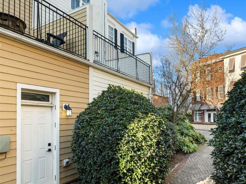 2060 Ayrsley Town Boulevard, Charlotte, NC 28273.  MLS# CAR4360899, YatesRealty ID 9167. 