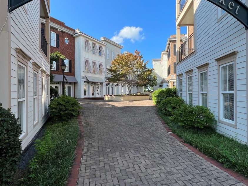 2060 Ayrsley Town Boulevard, Charlotte, NC 28273.  MLS# CAR4360899, YatesRealty ID 9167. 