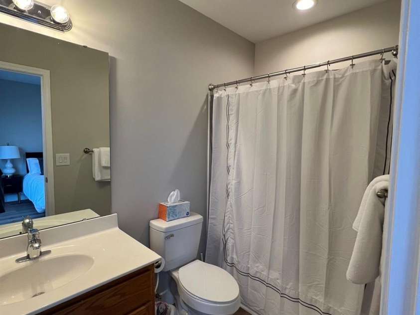 2060 Ayrsley Town Boulevard, Charlotte, NC 28273.  MLS# CAR4360899, YatesRealty ID 9167. 