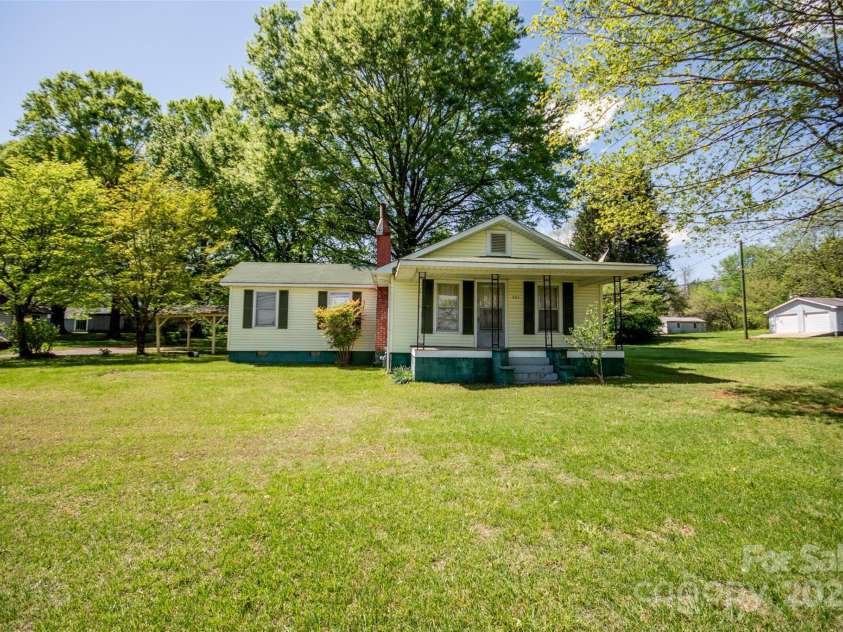 495&501 Turnersburg Highway, Statesville, NC 28625.  MLS# CAR4249288, YatesRealty ID 9167. 