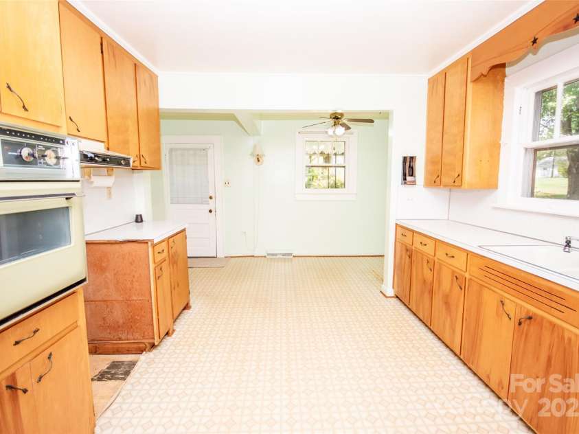 495&501 Turnersburg Highway, Statesville, NC 28625.  MLS# CAR4249288, YatesRealty ID 9167. 