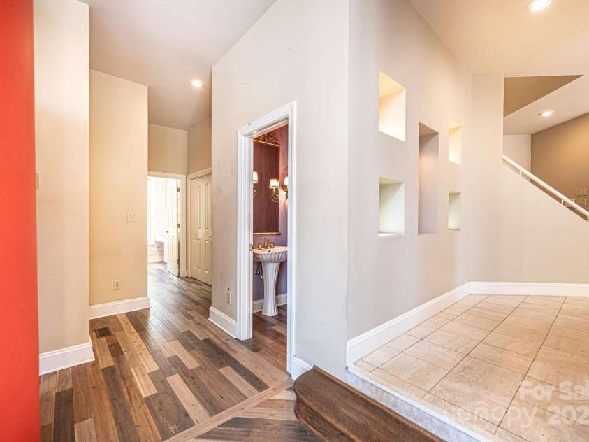 255 Charlotte Ann Lane, Hickory, NC 28601.  MLS# CAR4302926, YatesRealty ID 9168. 