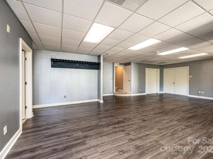 255 Charlotte Ann Lane, Hickory, NC 28601.  MLS# CAR4302926, YatesRealty ID 9168. 