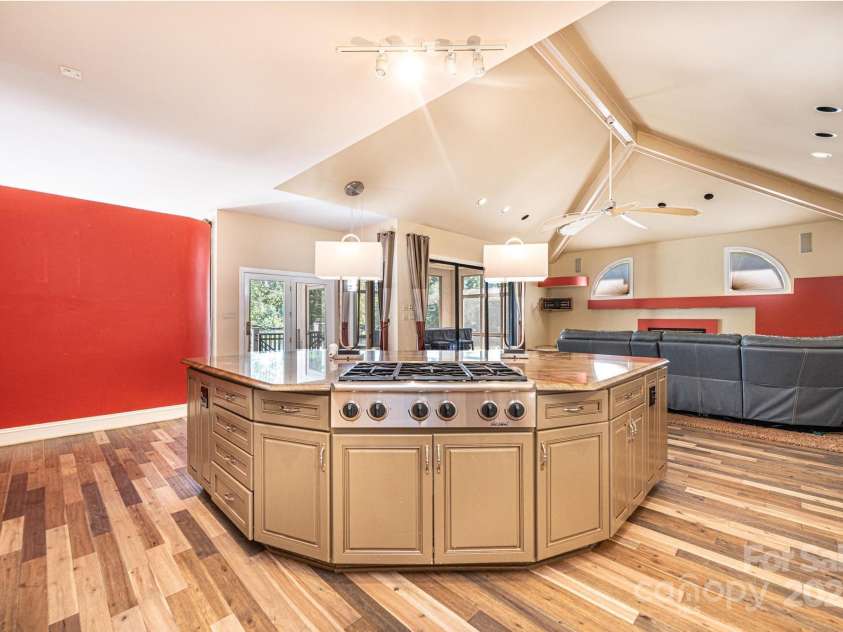 255 Charlotte Ann Lane, Hickory, NC 28601.  MLS# CAR4302926, YatesRealty ID 9168. 