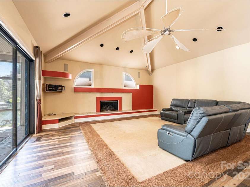 255 Charlotte Ann Lane, Hickory, NC 28601.  MLS# CAR4302926, YatesRealty ID 9168. 