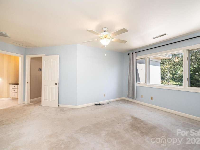 255 Charlotte Ann Lane, Hickory, NC 28601.  MLS# CAR4302926, YatesRealty ID 9168. 